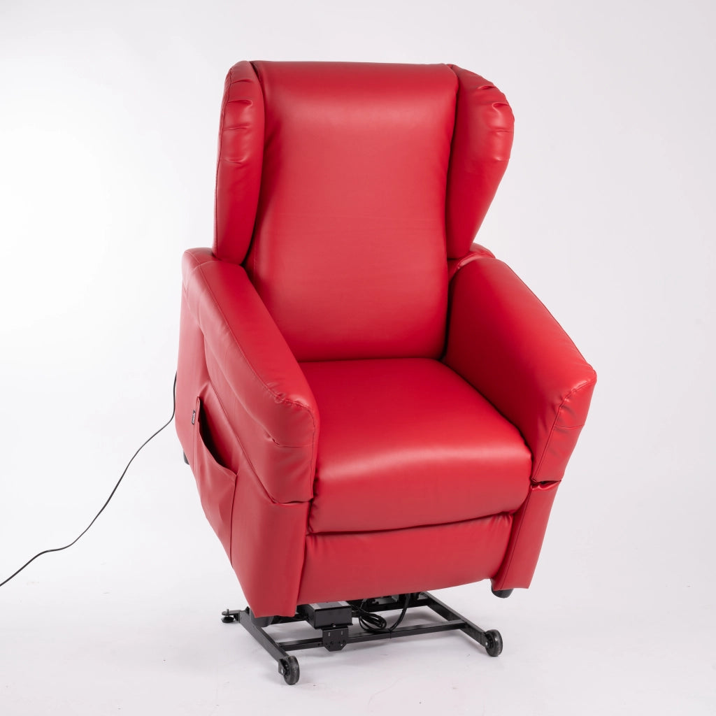 Lift-Relaxsessel Chanel von egoista in Rot mit Kunstlederbezug, erhöhter Sitzposition durch motorisierte Lift-Funktion und sichtbarem Kabelanschluss – ideal für komfortables Sitzen und sicheres Aufstehen, perfekt als Pflegesessel für Senioren.