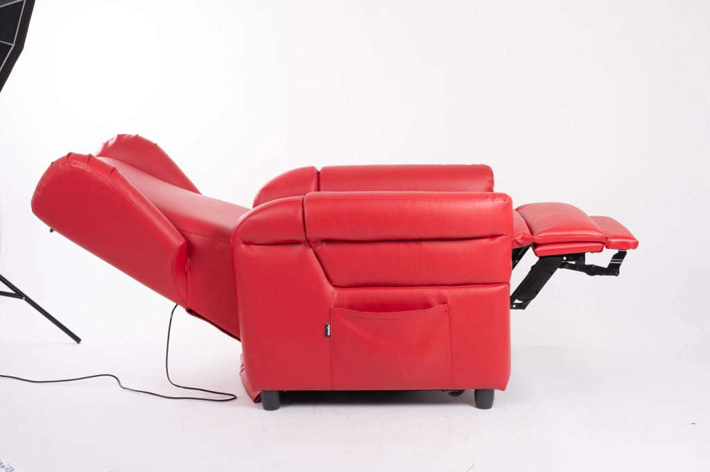 Pflege-Relaxsessel Chanel von egoista in Rot mit Kunstlederbezug, seitliche Ansicht in vollständig ausgeklappter Liegeposition mit ausgefahrener Fußstütze und motorisiertem Relax-Mechanismus – ideal für maximale Entspannung und Pflegekomfort.