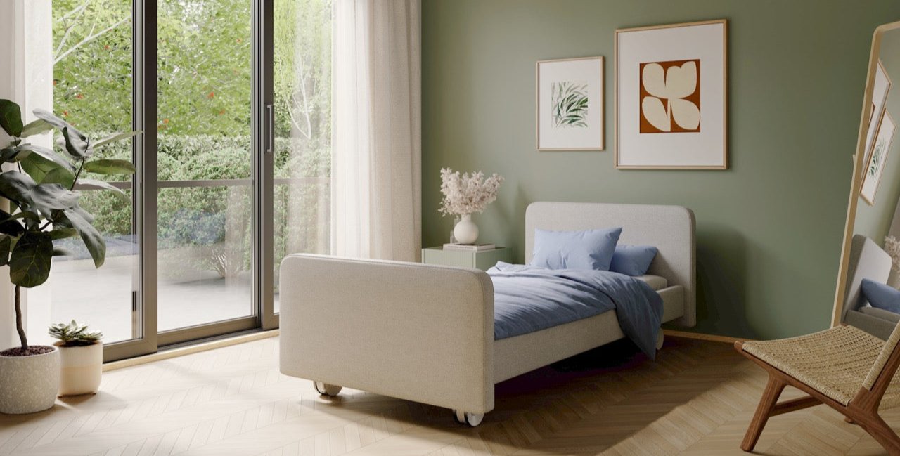 Pflegebett Konfigurator mit Bett im Raum