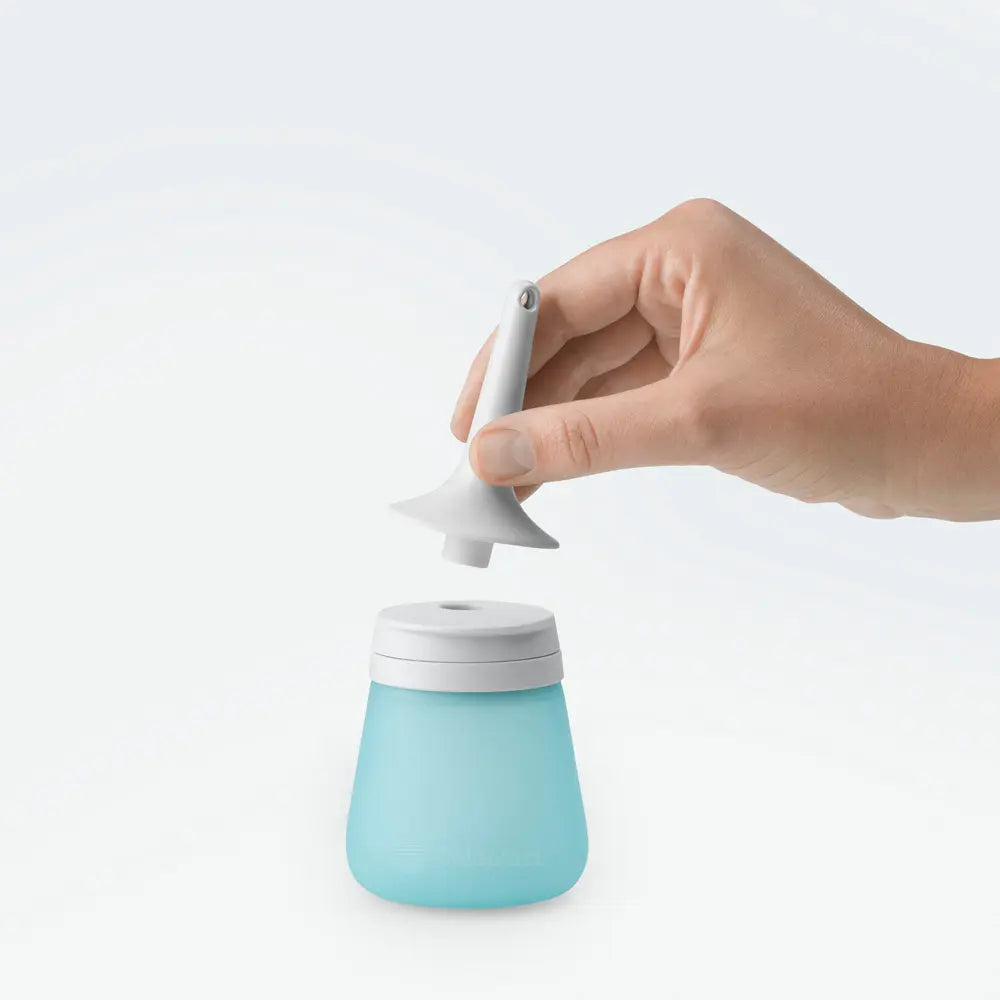 Vorbereitung des Peristeen Light Katheter mit Wasserbehälter - Katheter aufsetzen