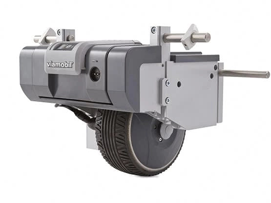 Antriebseinheit der Alber viamobil V25 Schiebe- und Bremshilfe – freigestellte Detailansicht mit Antriebsrad und Montagehalterung
