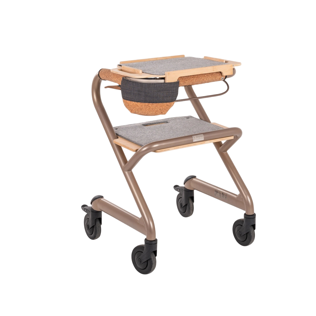 Wohnraumrollator WR 2025 von SALJOL in Champagne Gold mit Sitzbrett, Tablett, Kork-Handlaufpolstern und Tasche – Ansicht schräg von vorn, freigestellt