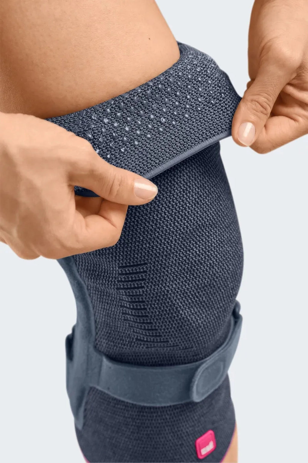 Knieorthese Genumedi PA extraweit mit Haftband von medi