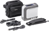 Komplettset des tragbaren Sauerstoffkonzentrators iGo2 von Drive Medical, inklusive Gerät, schwarzer Transporttasche, Netzteil, Autoladekabel und gepolstertem Schultergurt – ideal für flexible Sauerstoffversorgung unterwegs.