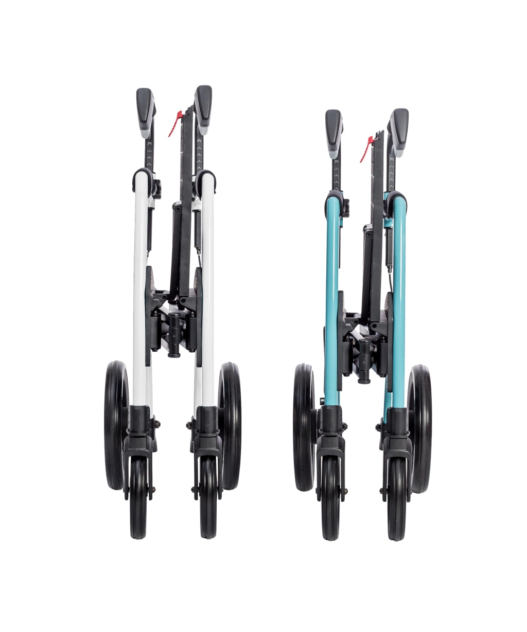 Zwei zusammengefaltete Rollz Motion 2.1 Rollatoren in den Farben Pebble White und Island Blue, Vorderansicht im gefalteten Zustand.