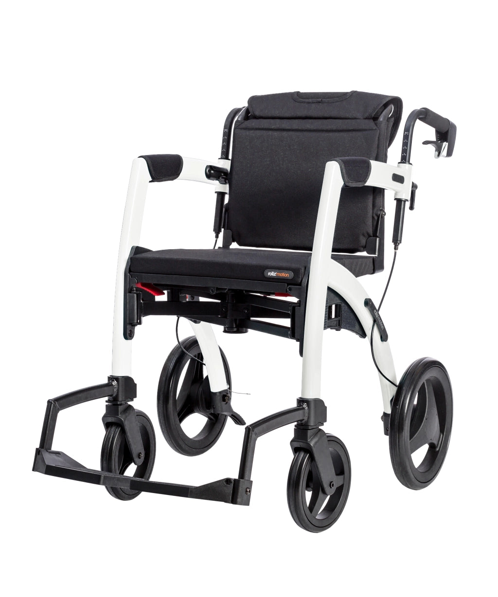 Rollz Motion 2.1 Rollstuhl in Pebble White, seitliche Ansicht mit montierten Fußstützen und Rückenlehne.