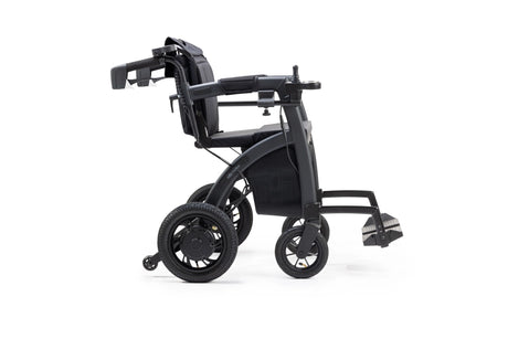 Seitenansicht des Rollz Motion Electric in der Elektrorollstuhl-Konfiguration. Das faltbare 3-in-1-Mobilitätshilfsmittel kombiniert Rollator, Transportrollstuhl und Elektrorollstuhl in einem ergonomischen Design mit stabilen Rädern und klappbarer Fußstütze.