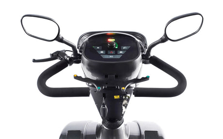 Bedienfeld und Lenker des Sterling S700 Elektromobils mit ergonomischer Wig-Wag-Steuerung, LED-Anzeige und Spiegeln – für intuitive und sichere Handhabung.
